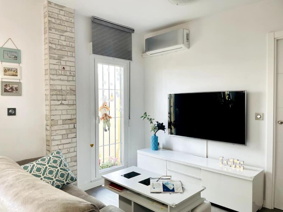 Nuevo!! Apartamento Lujo&Confort. Parking 塞维利亚 外观 照片