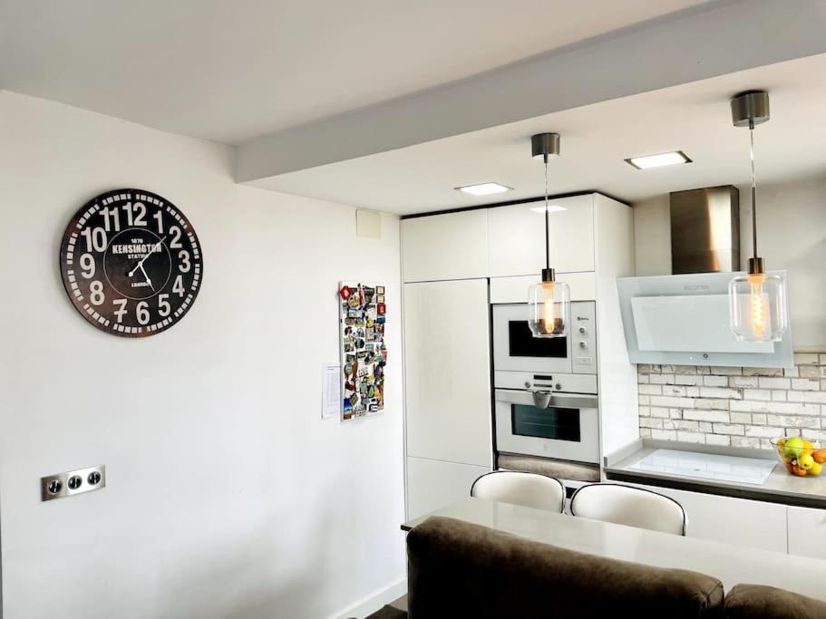 Nuevo!! Apartamento Lujo&Confort. Parking 塞维利亚 外观 照片