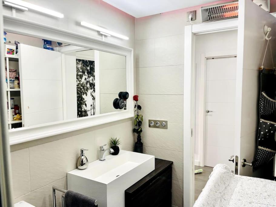 Nuevo!! Apartamento Lujo&Confort. Parking 塞维利亚 外观 照片