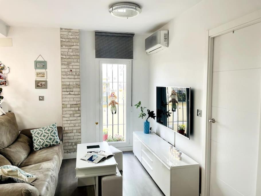 Nuevo!! Apartamento Lujo&Confort. Parking 塞维利亚 外观 照片