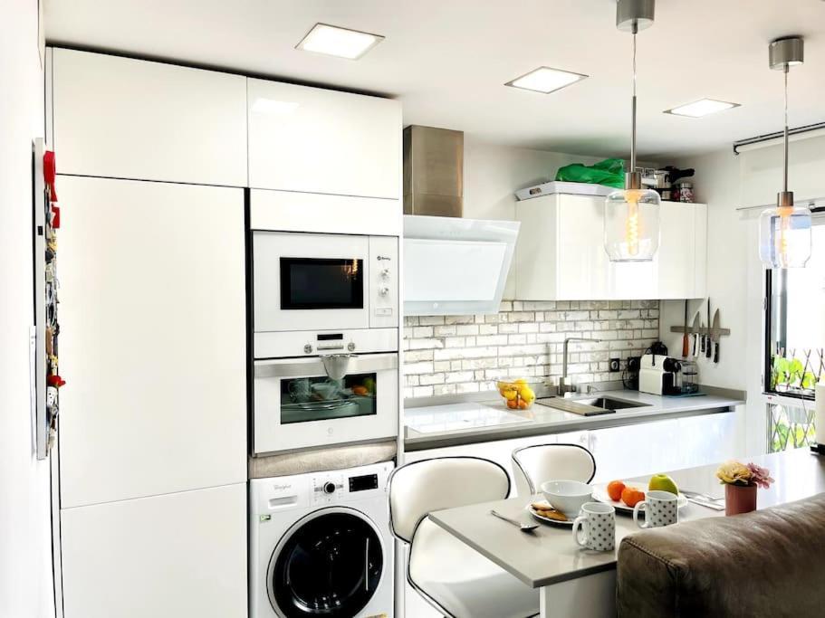 Nuevo!! Apartamento Lujo&Confort. Parking 塞维利亚 外观 照片